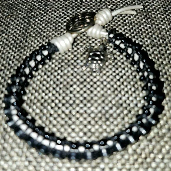 Bracelet with Rhinestones Set in Black Beads with White Tie and Turtle Charm - Picture 2 of 9